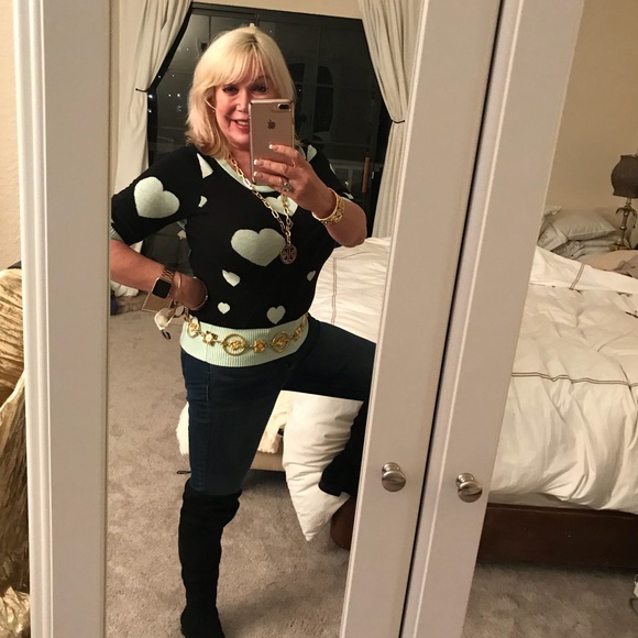 💝Show your love will ”REMAIN!” Comfy sweater in Black w/Mint green hearts/trim - Picture 4 of 8